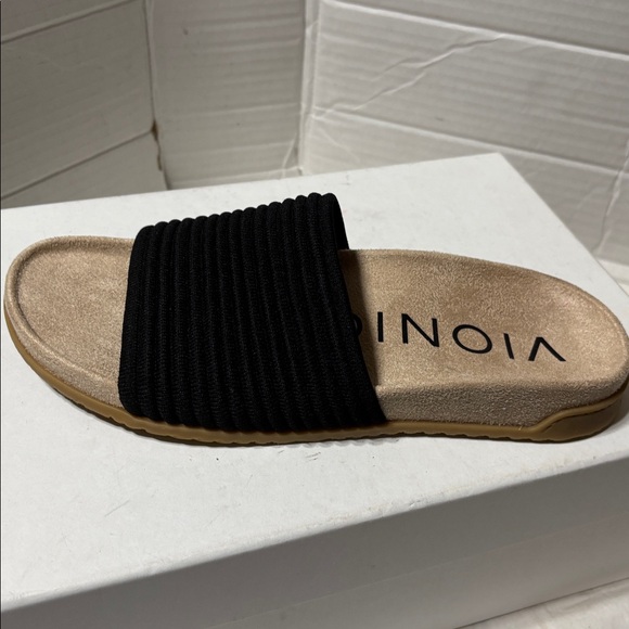 Vionic Evie knit Women's Black and Gold Slide Sandals. Like new! - Picture 4 of 6